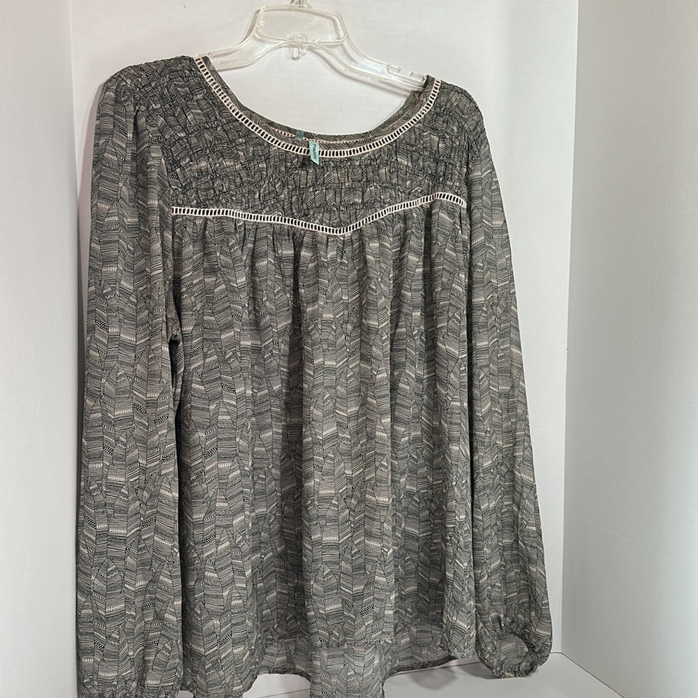 Maurice’s XXL sheer long sleeve top feather print lightweight black white boho